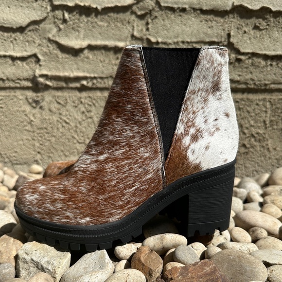NWOT Cowhide Ankle Boot - Picture 2 of 4